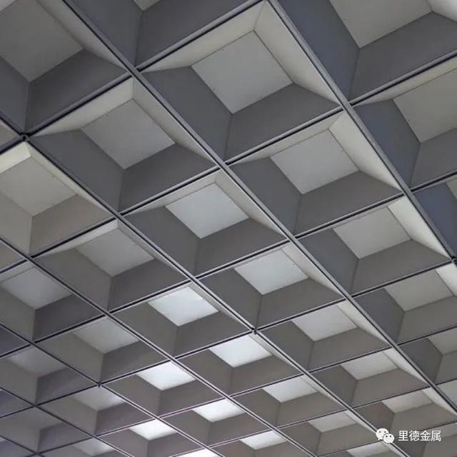 「裝修材料」金屬吊頂，為何讓設(shè)計(jì)師們愛不釋手？